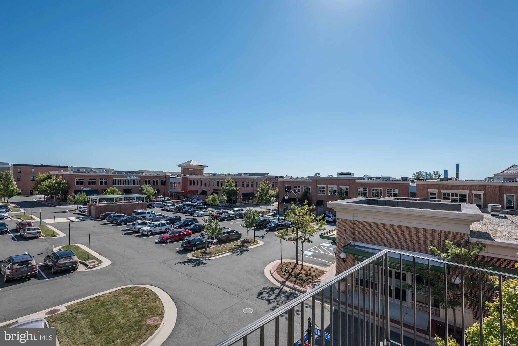 LANSDOWNE TOWN CENTER CONDOS - Residential