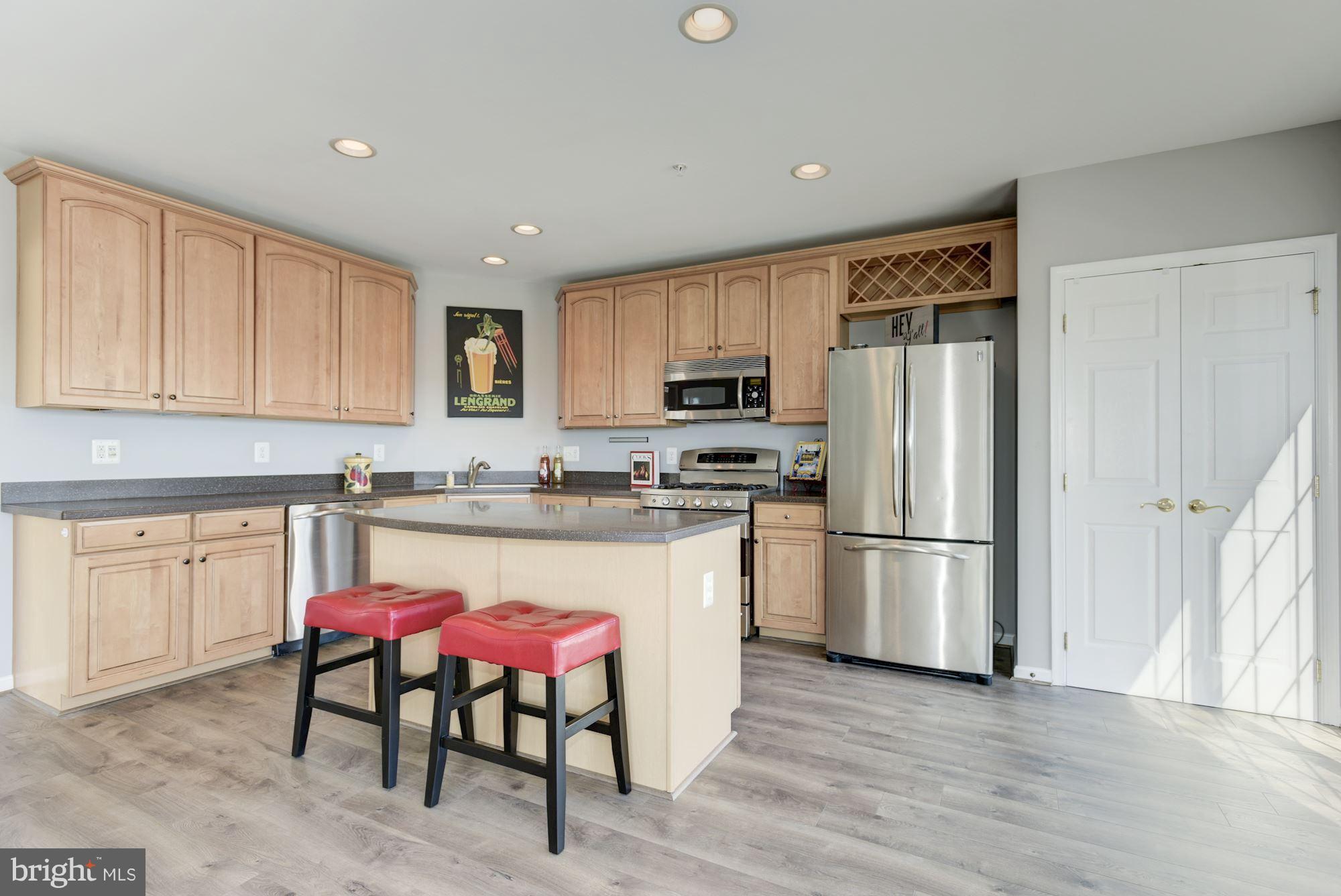 LANSDOWNE TOWN CENTER CONDOS - Residential