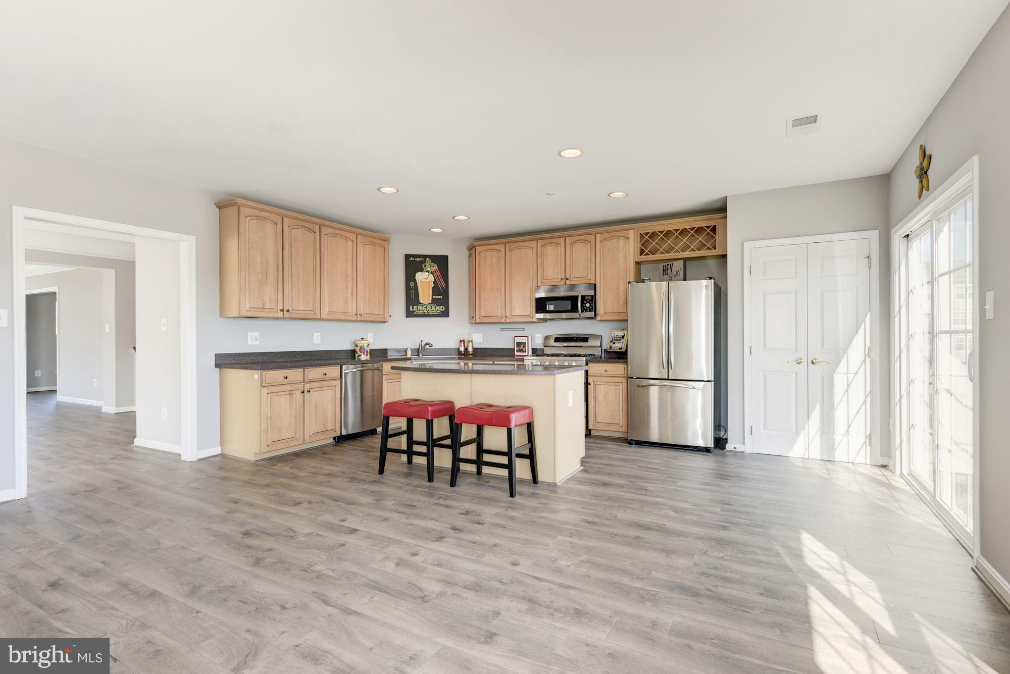 LANSDOWNE TOWN CENTER CONDOS - Residential