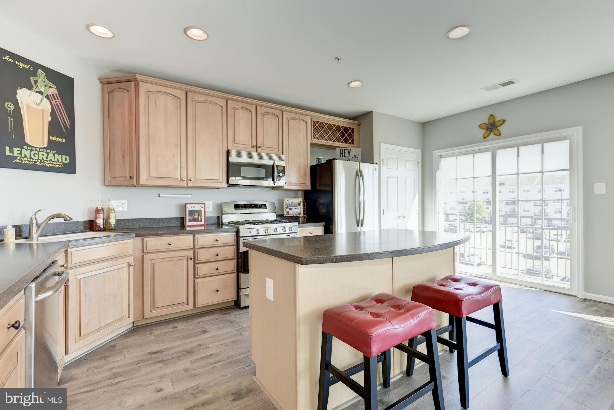 LANSDOWNE TOWN CENTER CONDOS - Residential