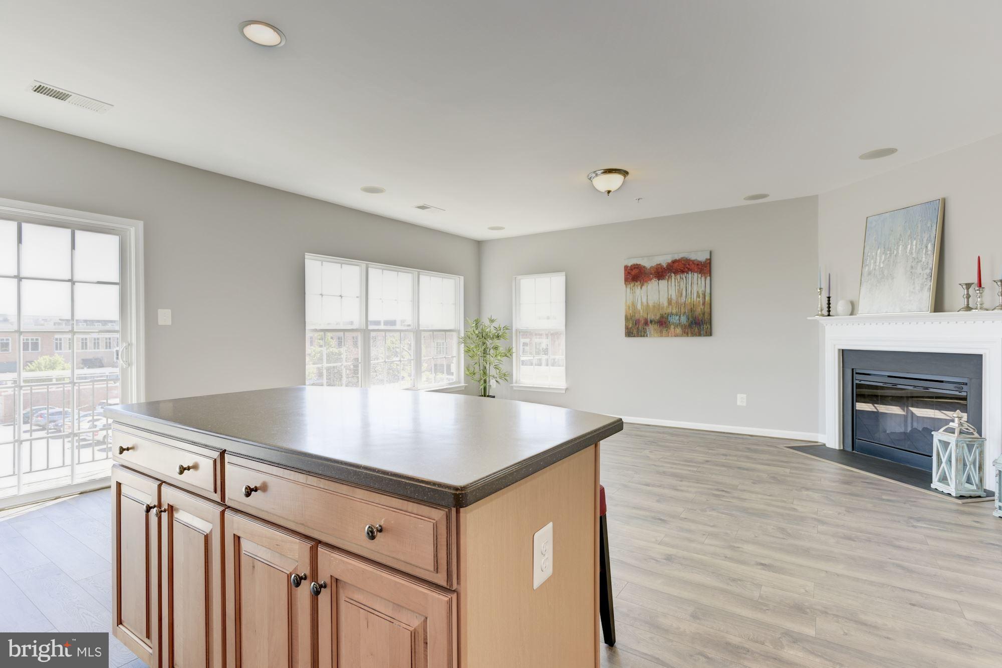 LANSDOWNE TOWN CENTER CONDOS - Residential