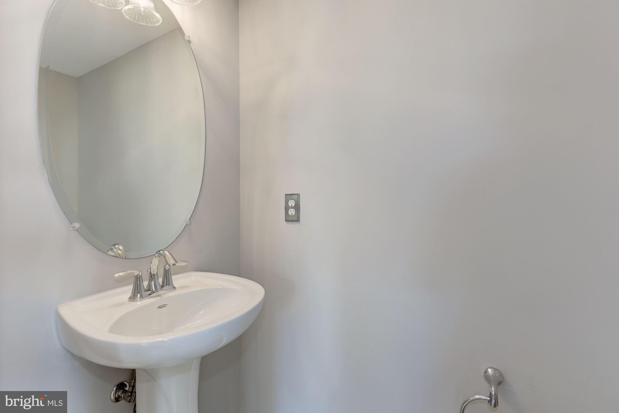 LANSDOWNE TOWN CENTER CONDOS - Residential