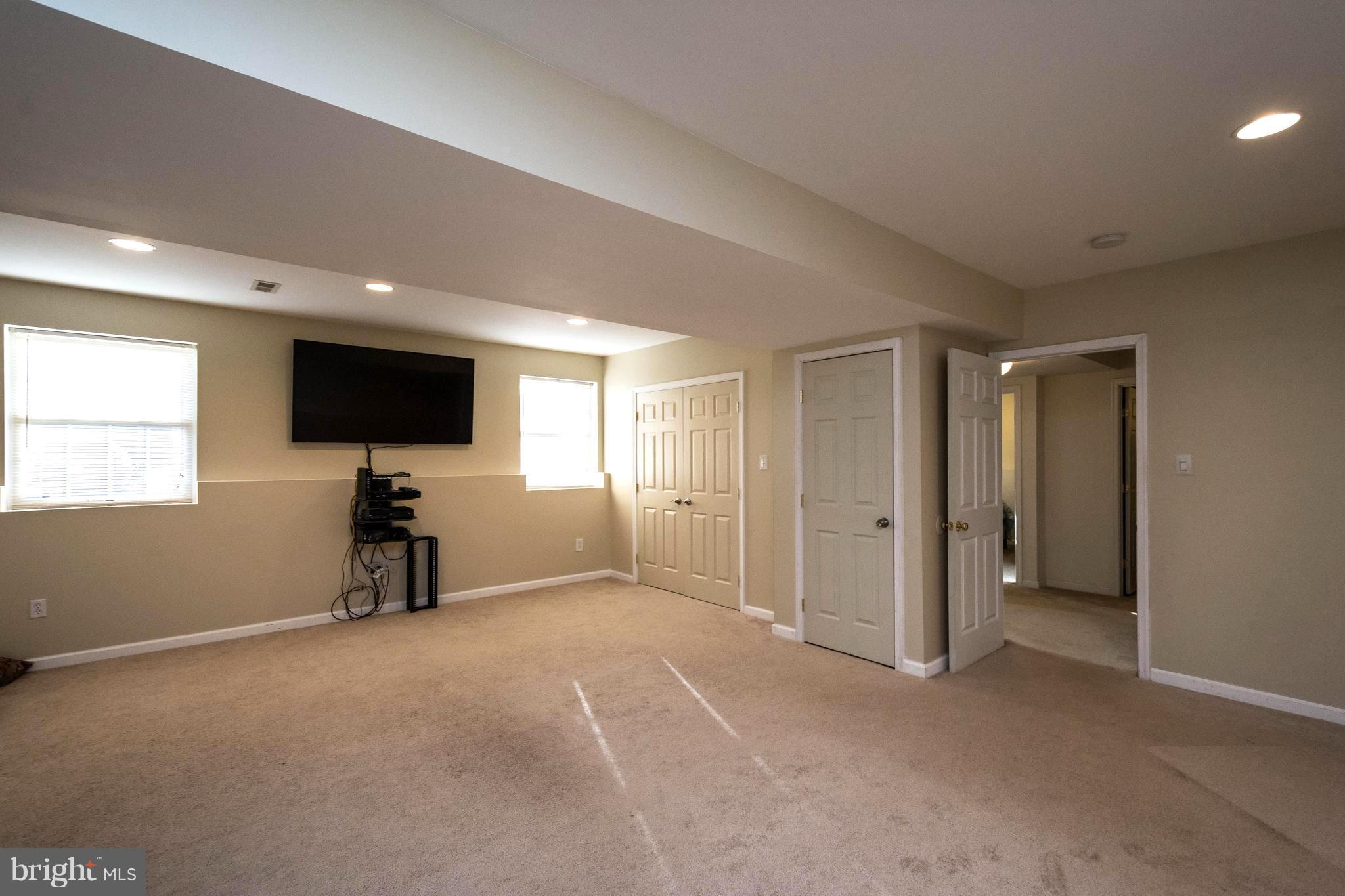 LAKE LAND - Residential