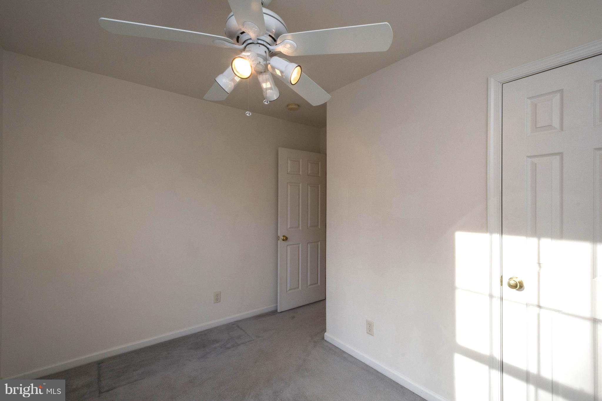 LAKE LAND - Residential