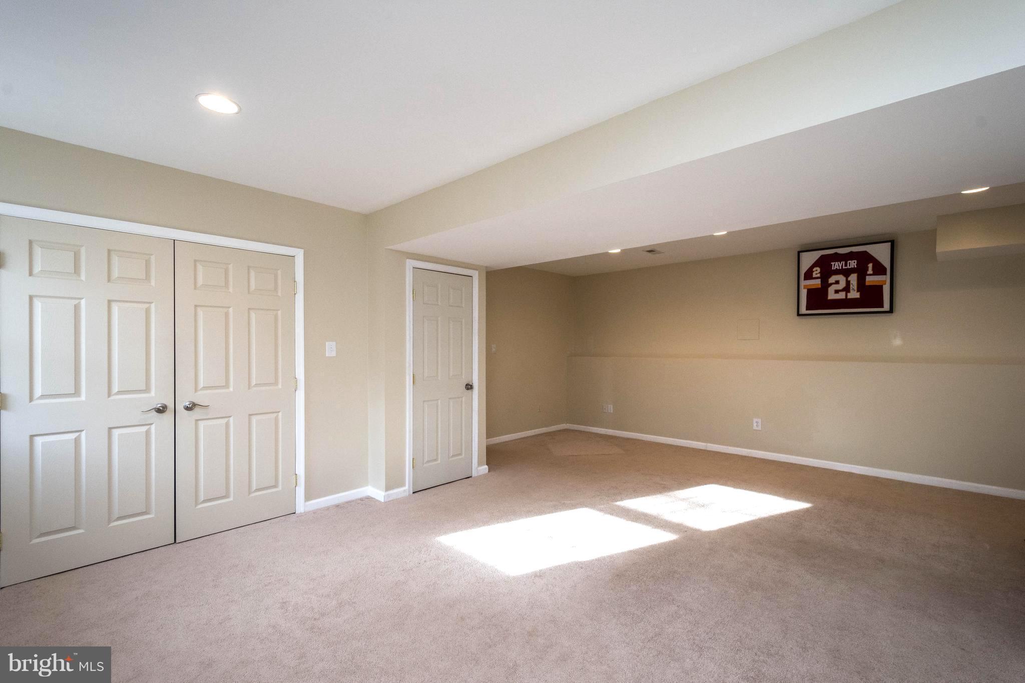 LAKE LAND - Residential