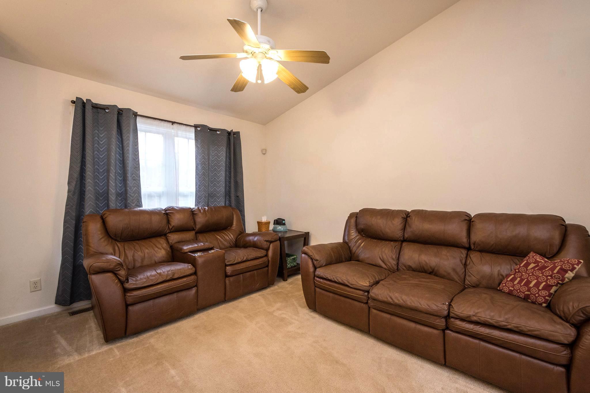 LAKE LAND - Residential