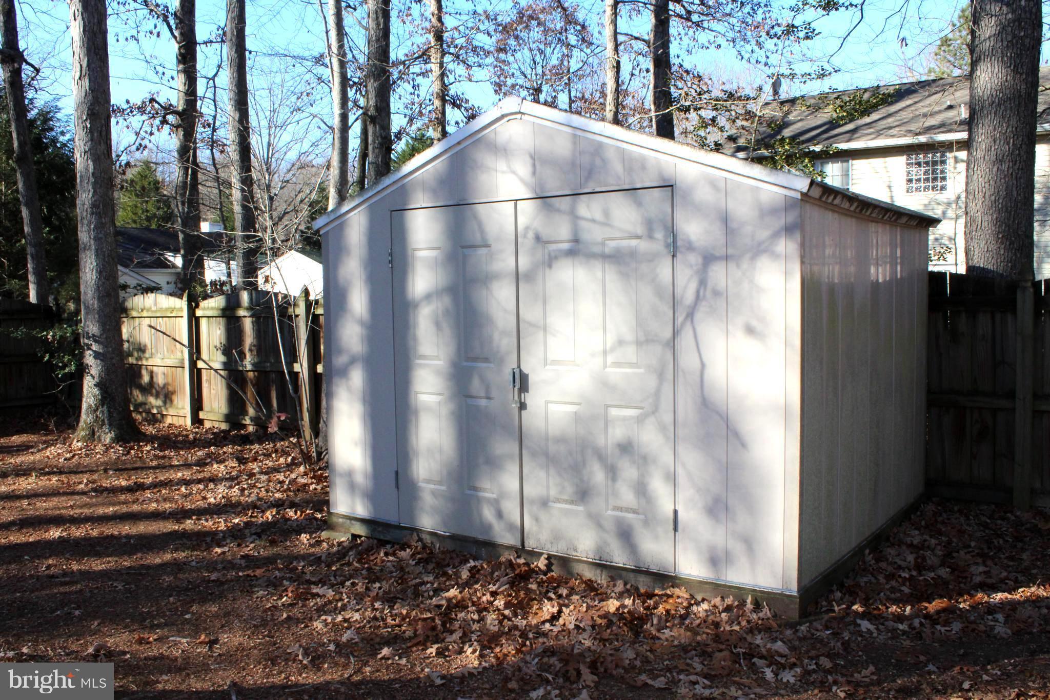 LAKE LAND - Residential