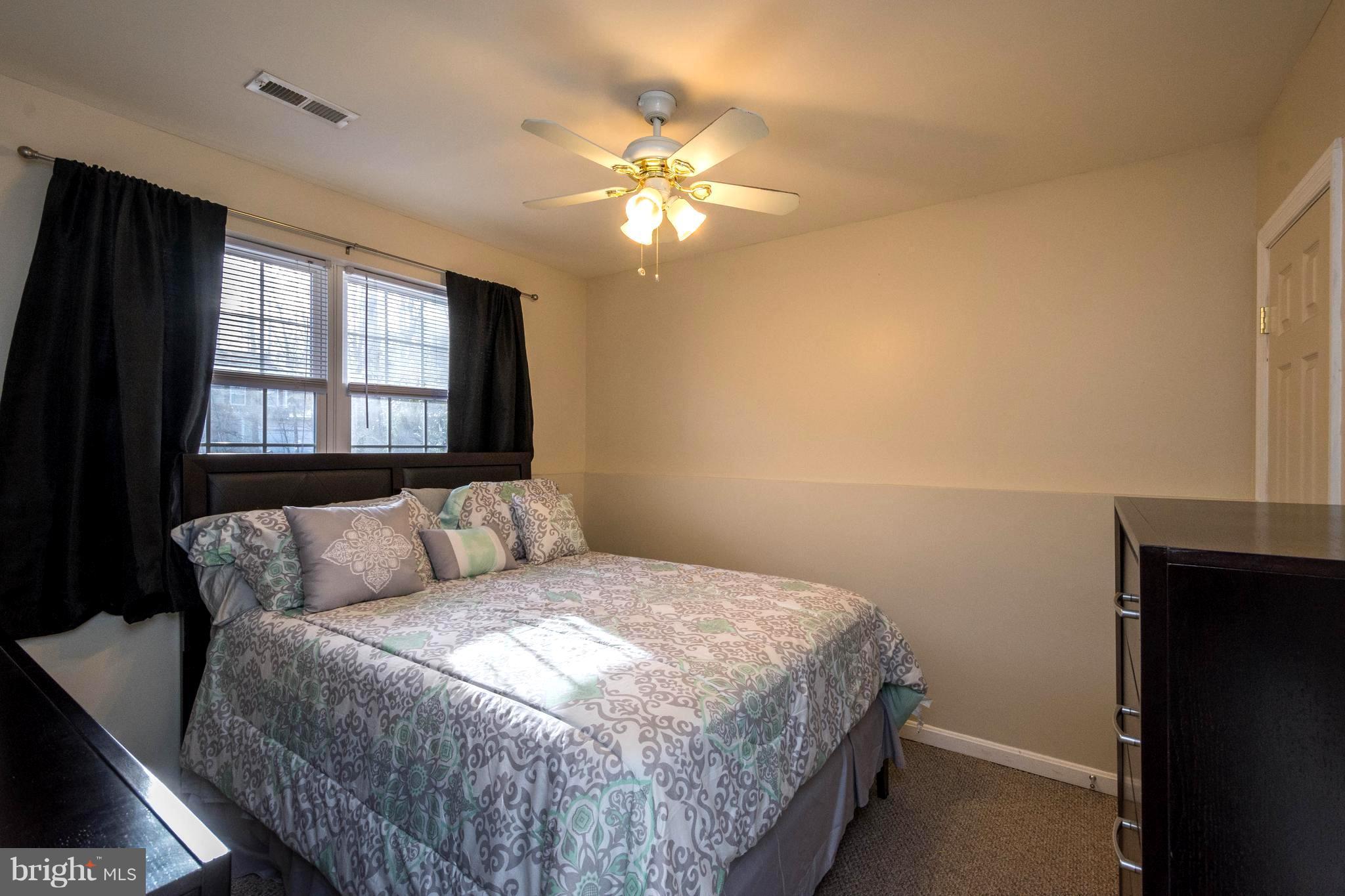 LAKE LAND - Residential