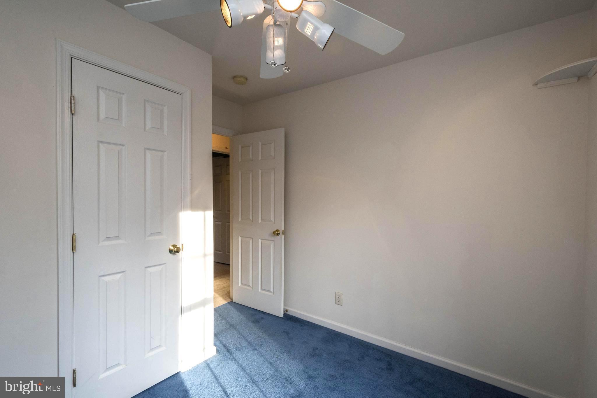 LAKE LAND - Residential