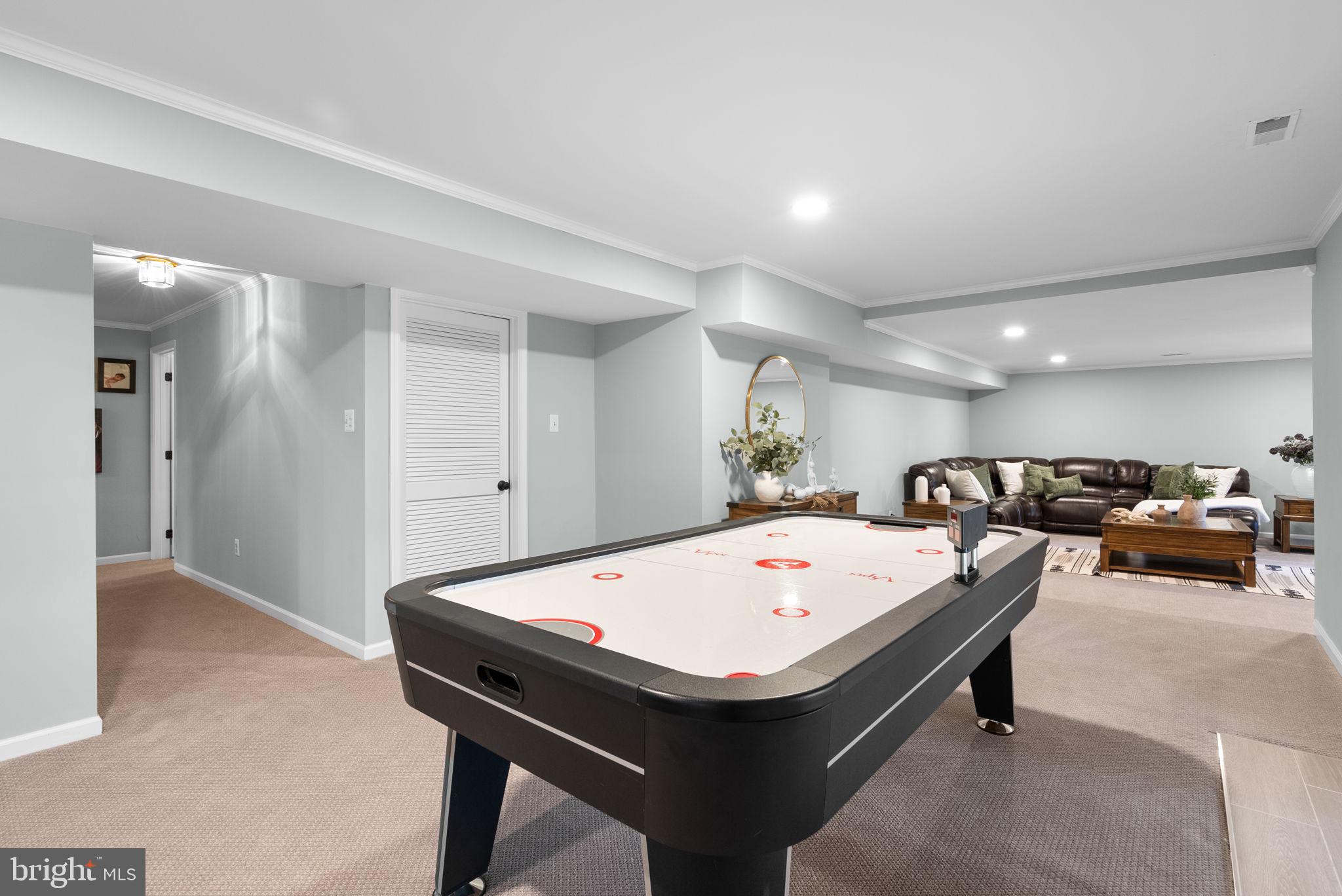 NAPLES MANOR - Residential