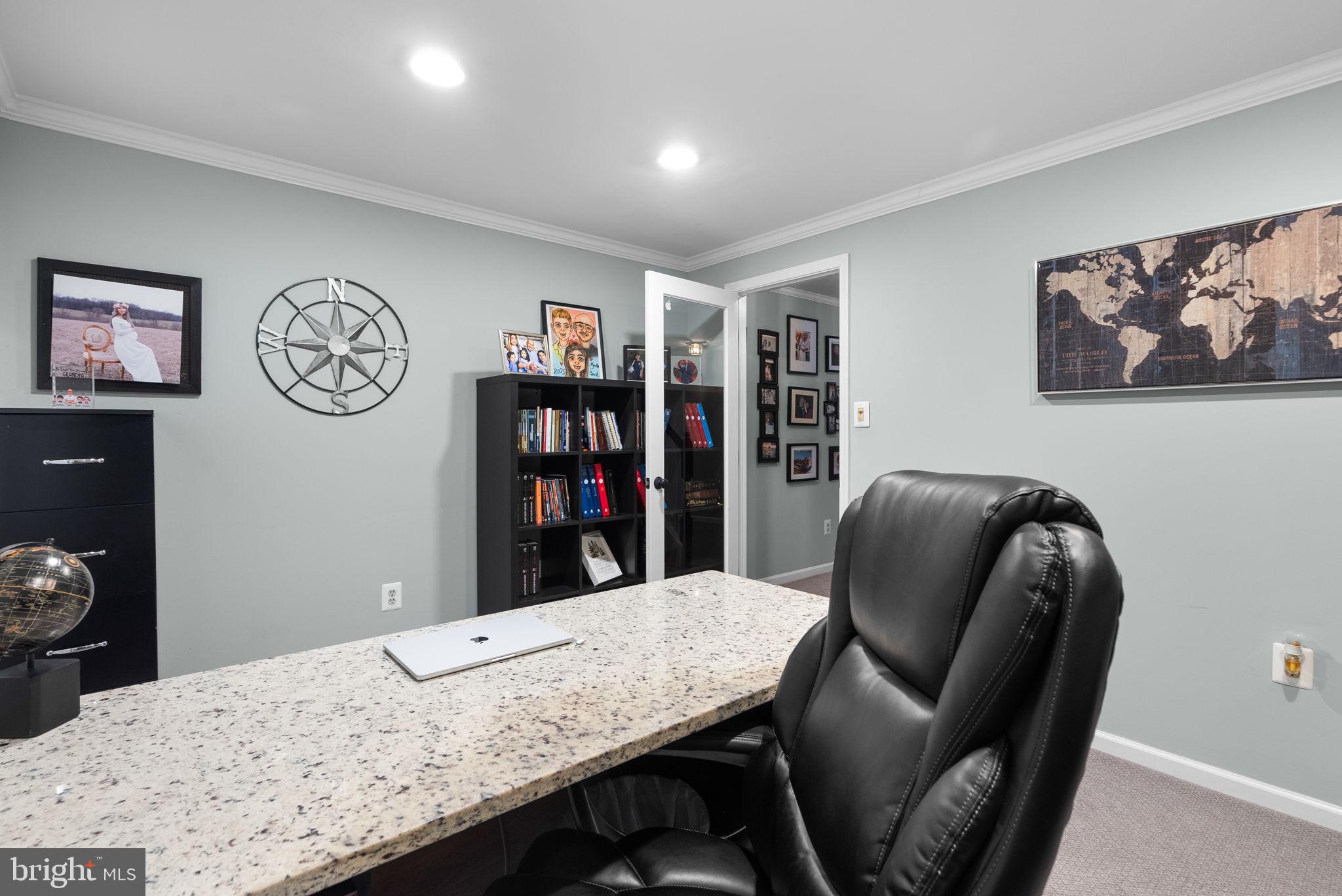 NAPLES MANOR - Residential