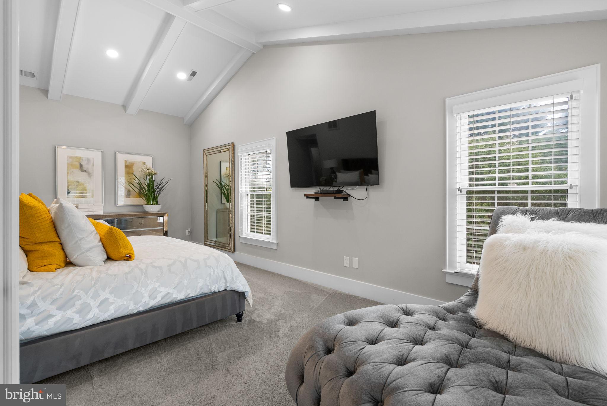 NAPLES MANOR - Residential