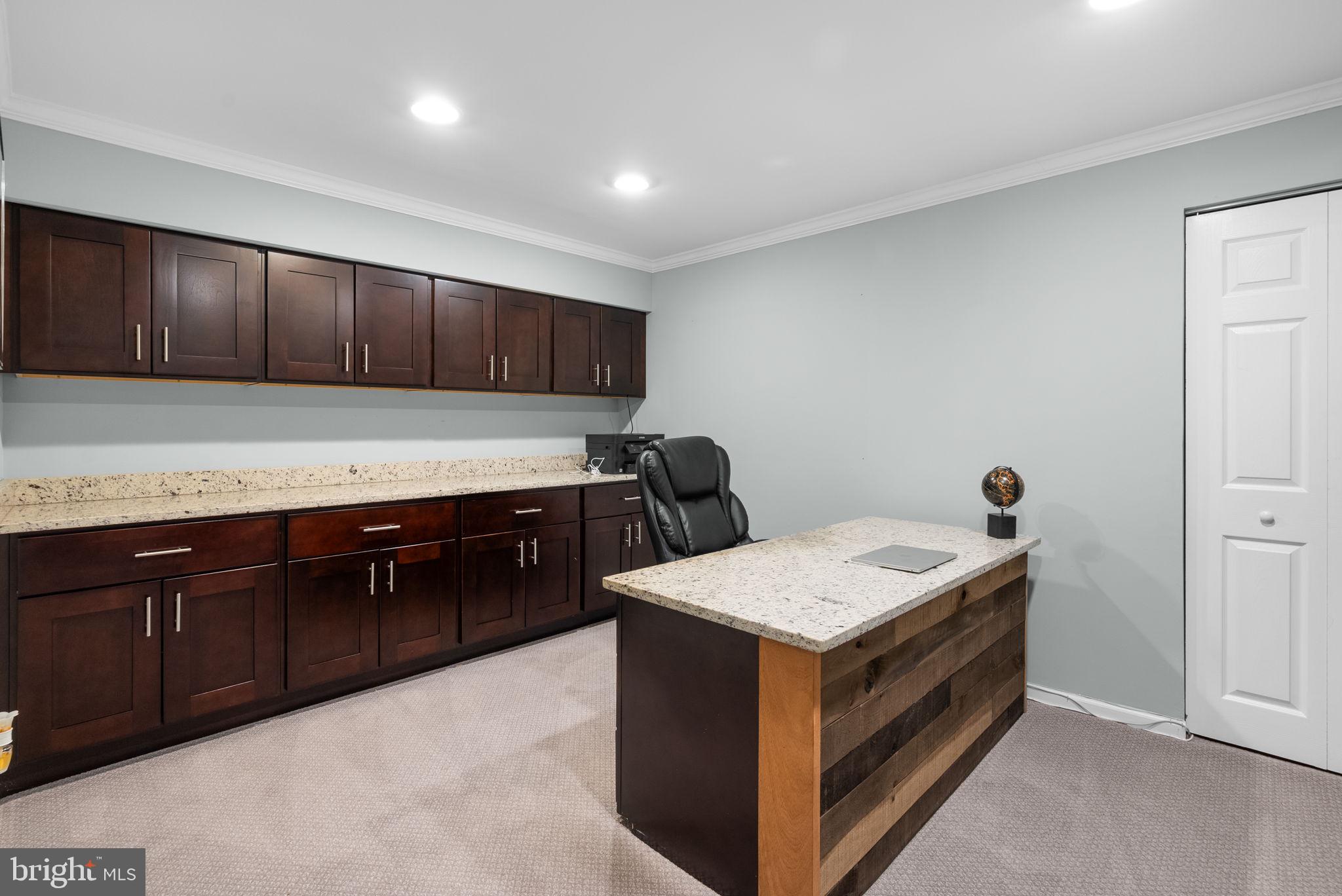 NAPLES MANOR - Residential