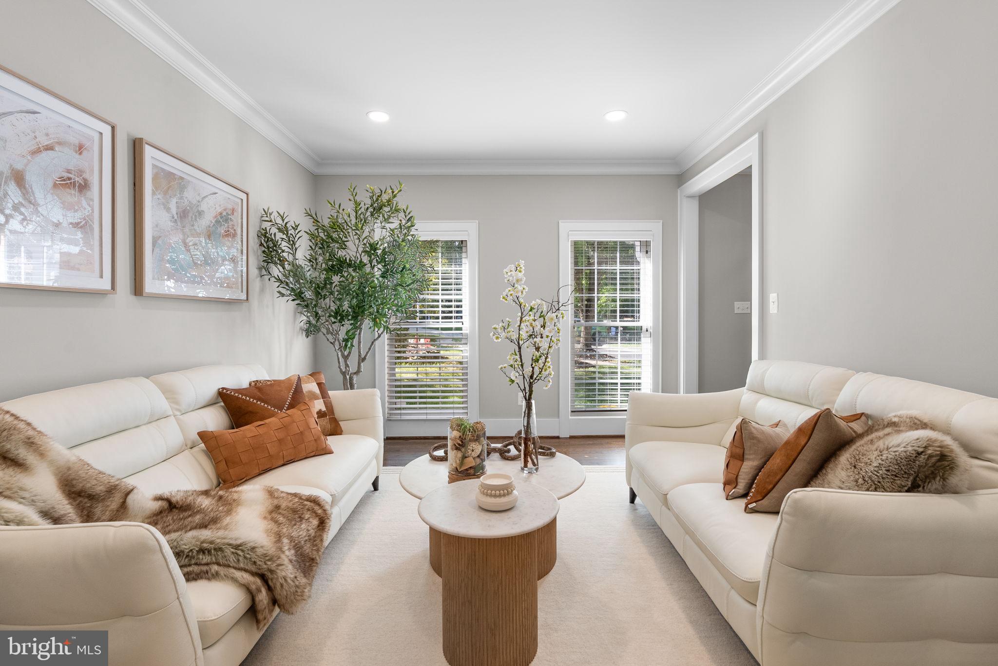 NAPLES MANOR - Residential