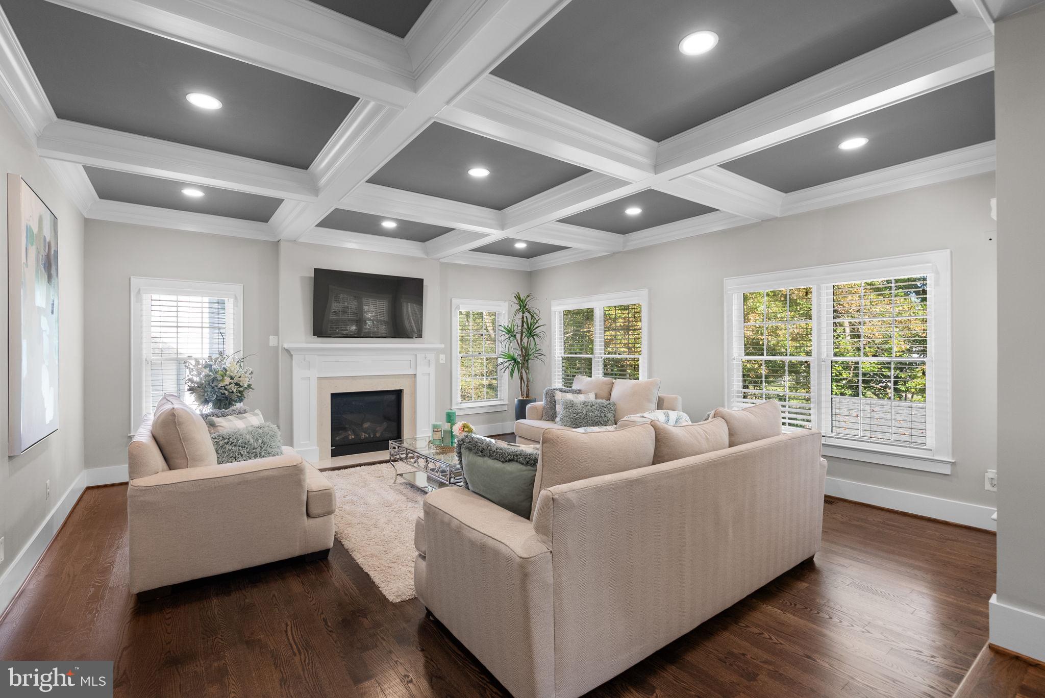 NAPLES MANOR - Residential