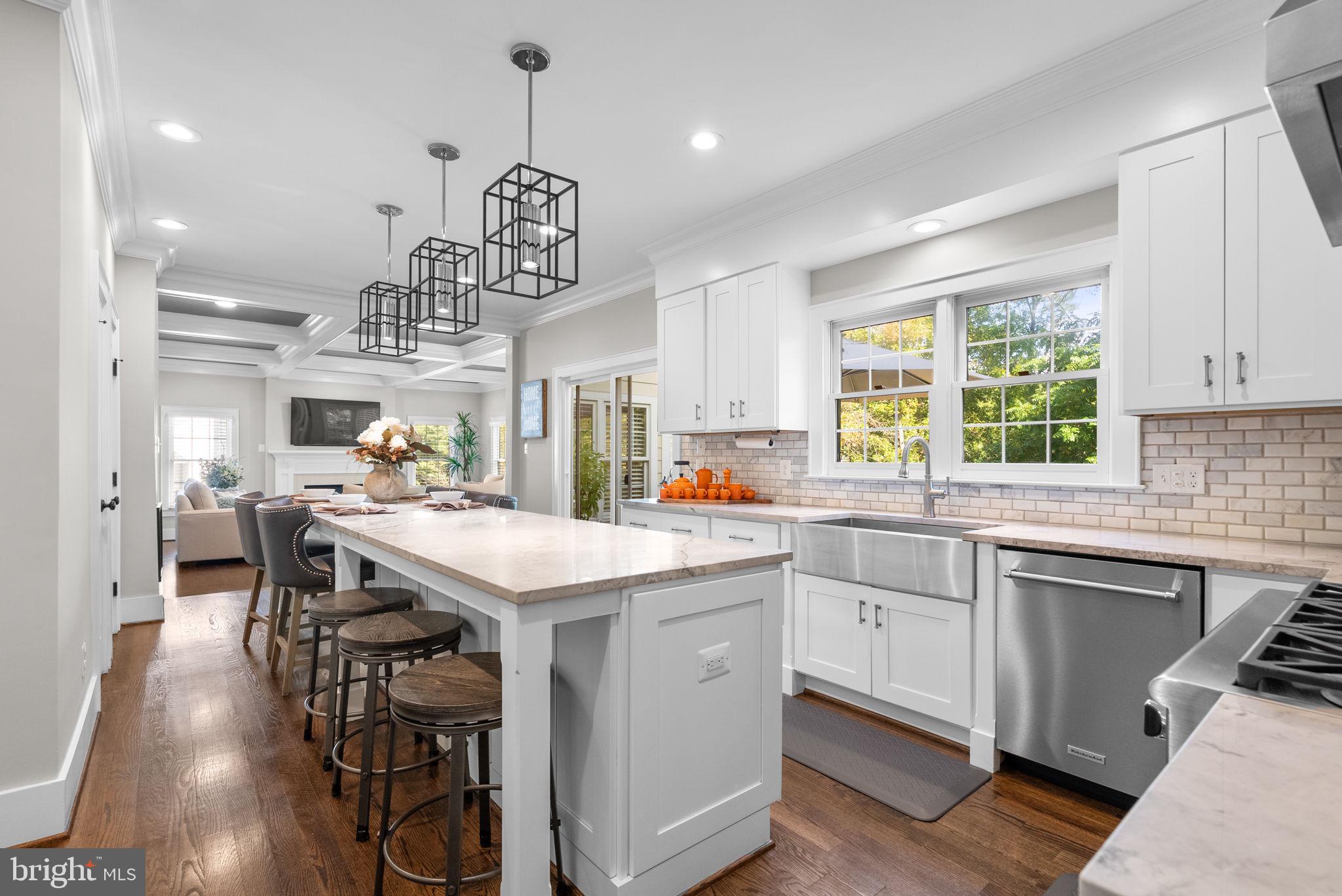 NAPLES MANOR - Residential