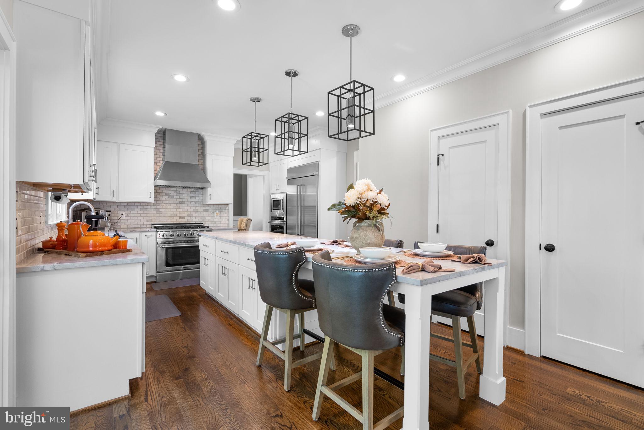 NAPLES MANOR - Residential