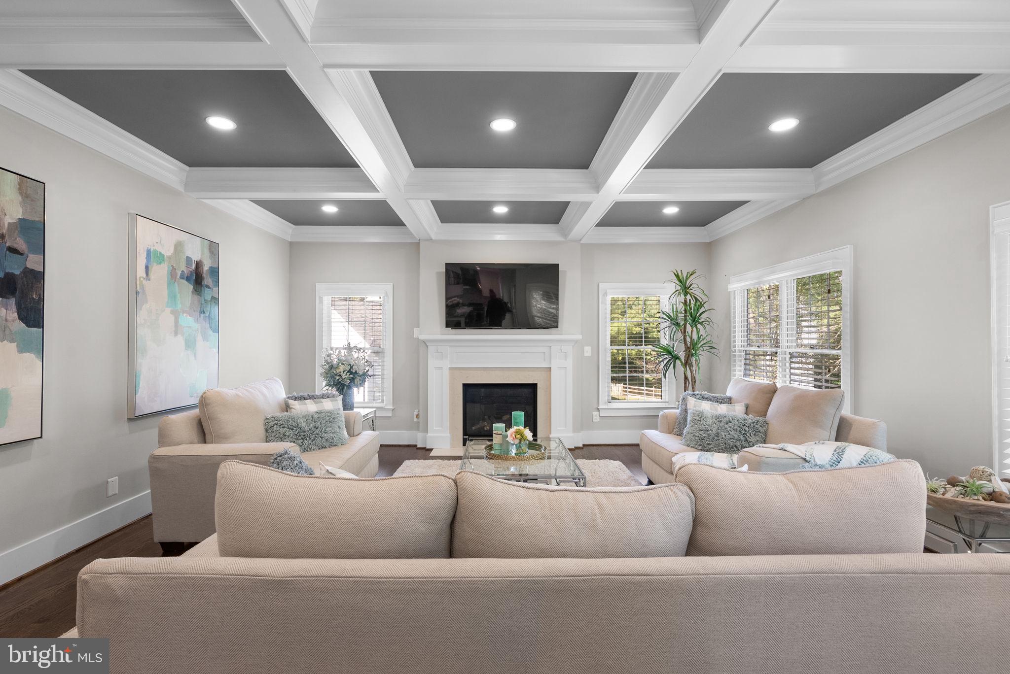 NAPLES MANOR - Residential