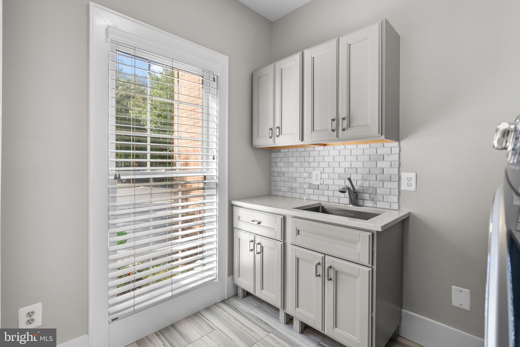 NAPLES MANOR - Residential