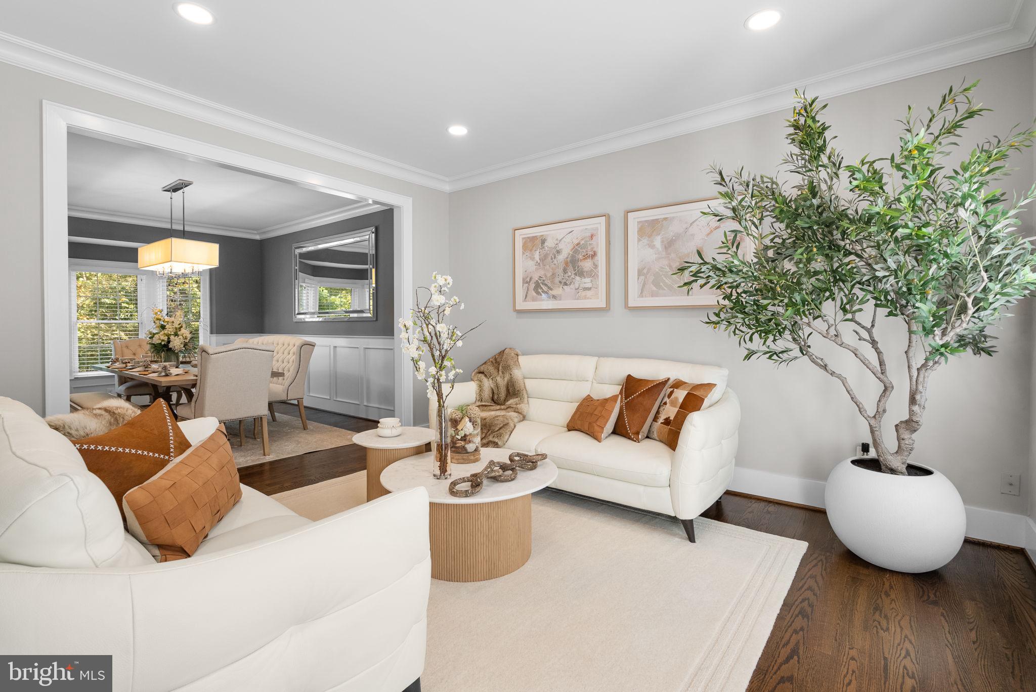 NAPLES MANOR - Residential