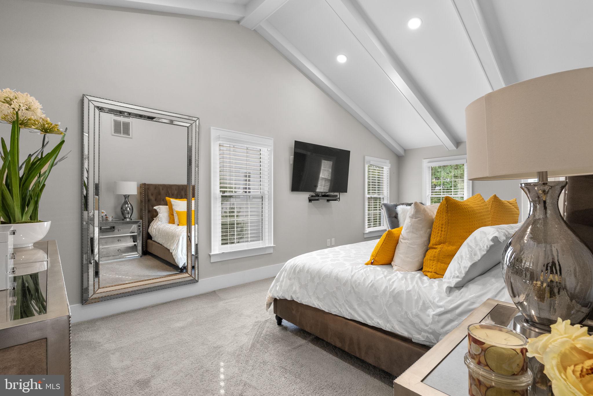 NAPLES MANOR - Residential