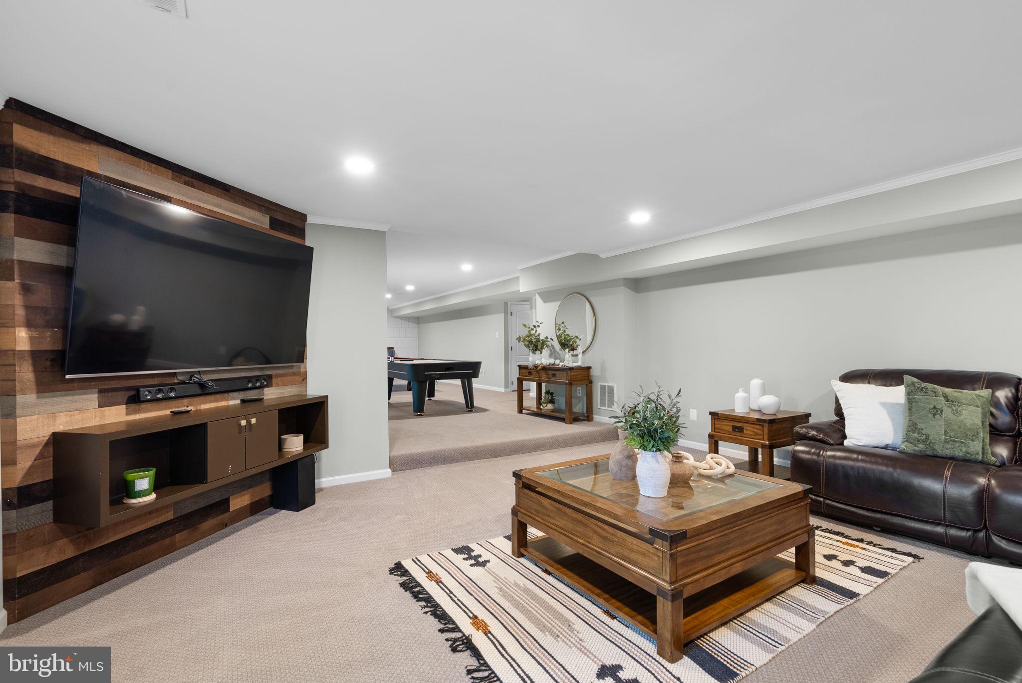 NAPLES MANOR - Residential