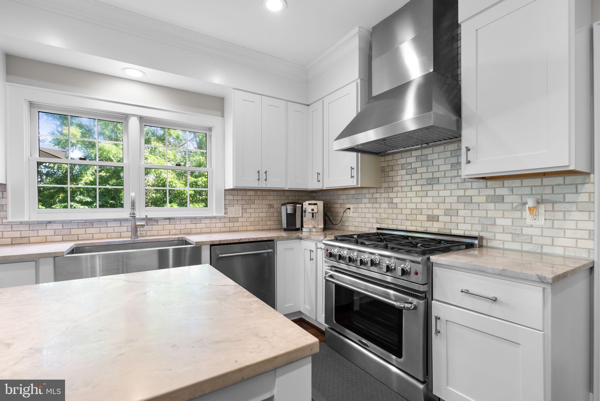 NAPLES MANOR - Residential