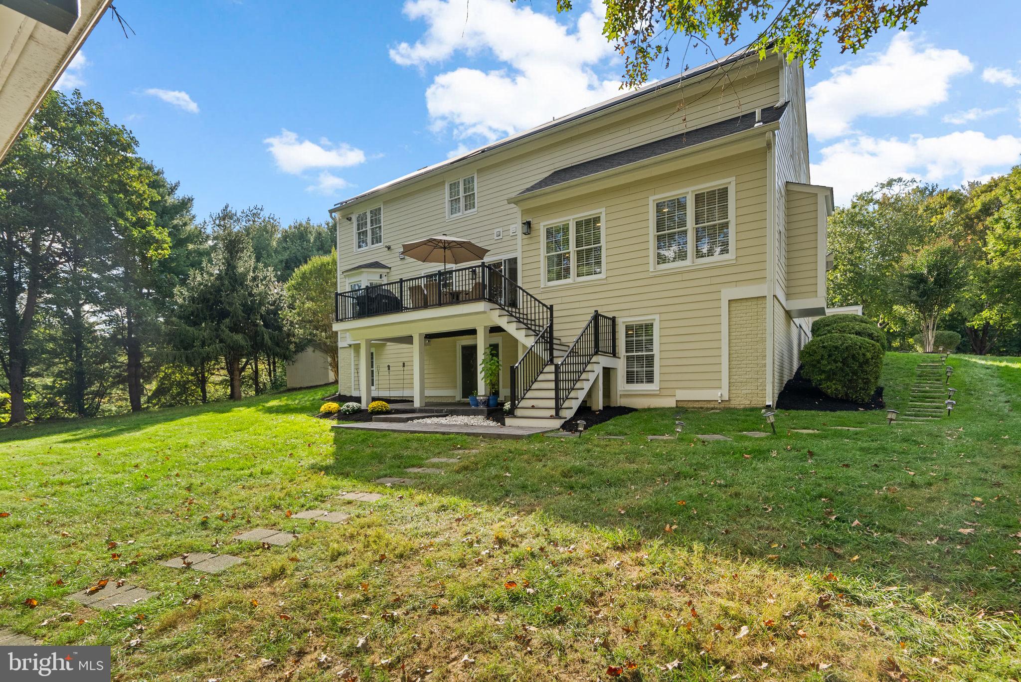 NAPLES MANOR - Residential