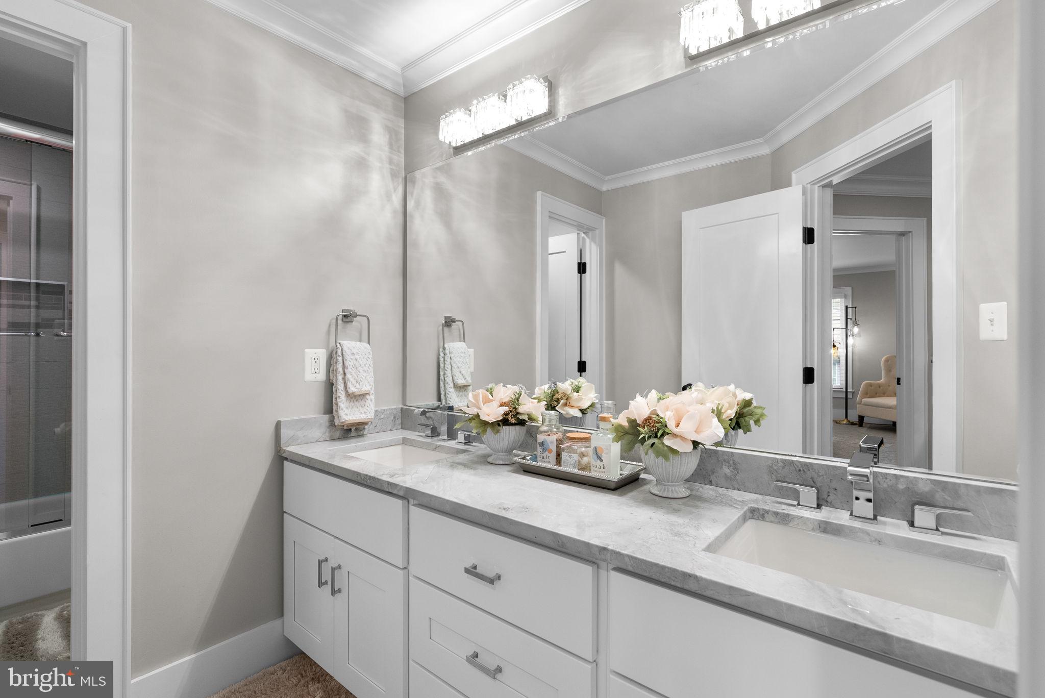 NAPLES MANOR - Residential