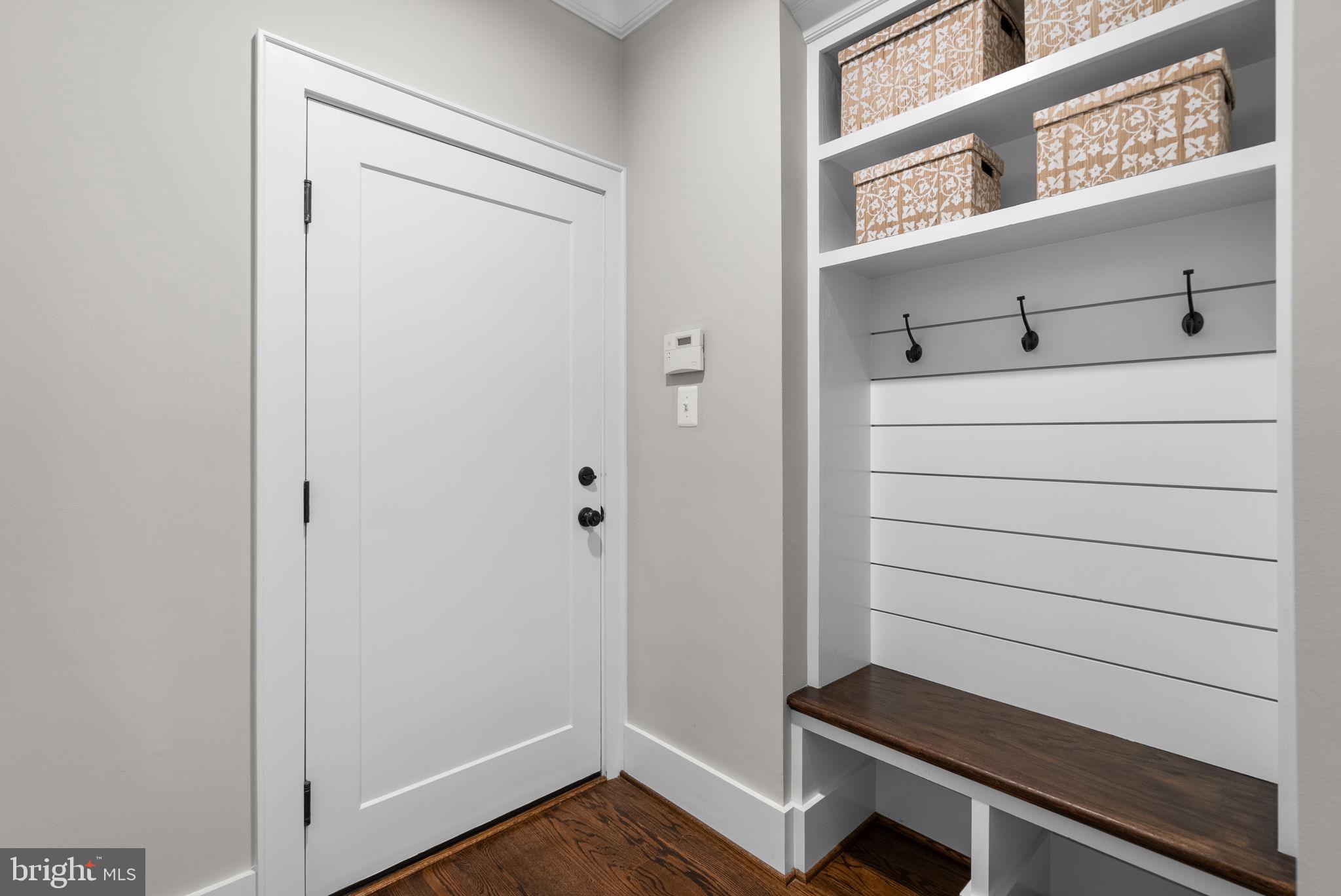 NAPLES MANOR - Residential