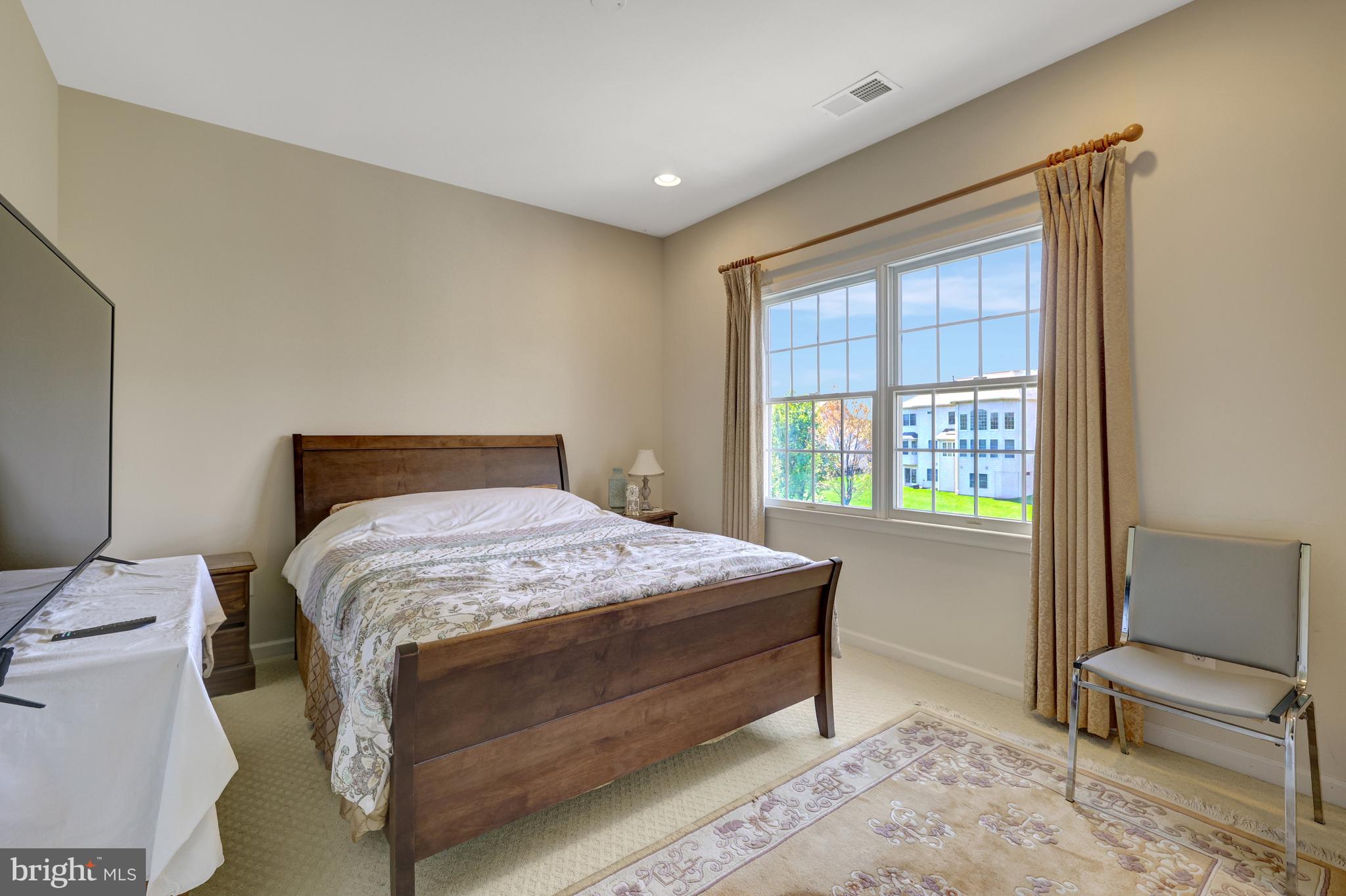 LOUDOUN VALLEY ESTATES - Residential