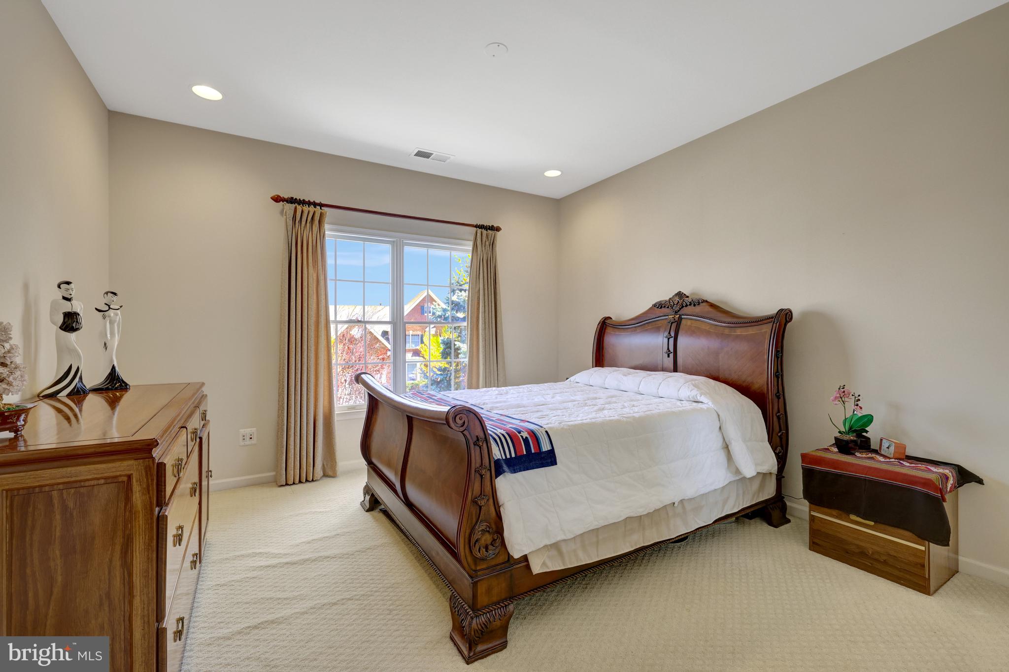 LOUDOUN VALLEY ESTATES - Residential