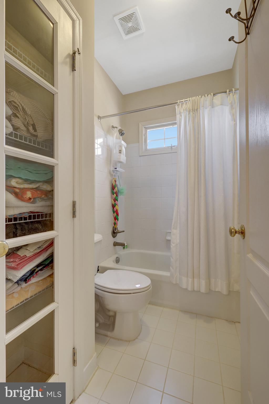 LOUDOUN VALLEY ESTATES - Residential