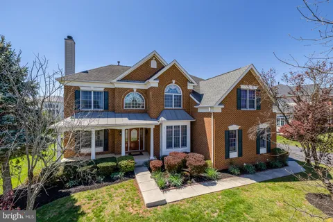 43601 Lucketts Bridge Circle, Ashburn, VA MLS: VALO2094244