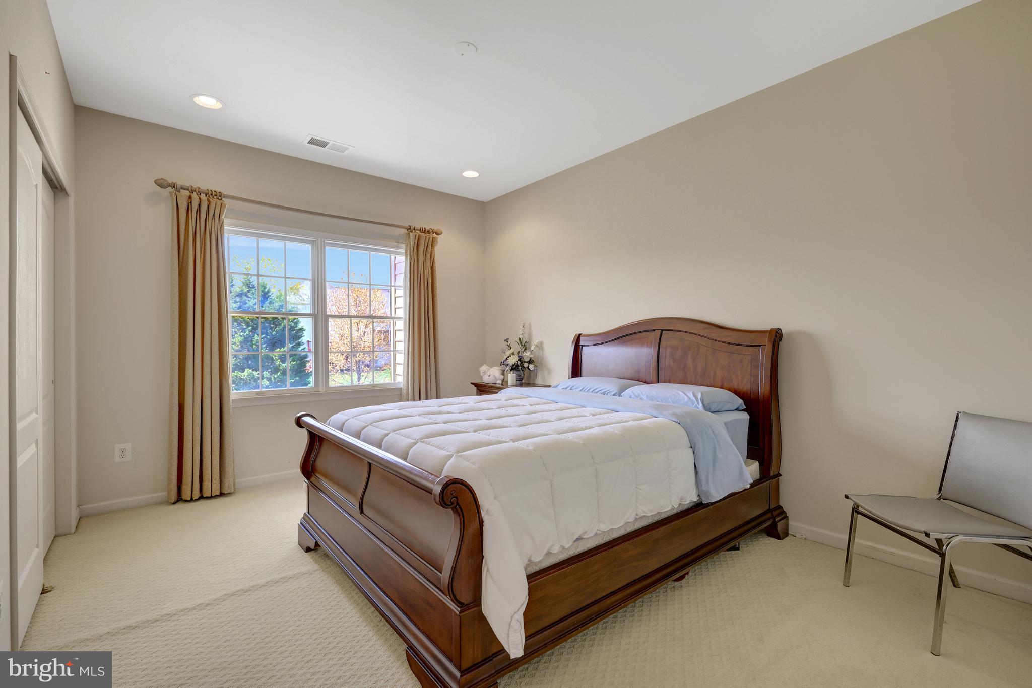 LOUDOUN VALLEY ESTATES - Residential