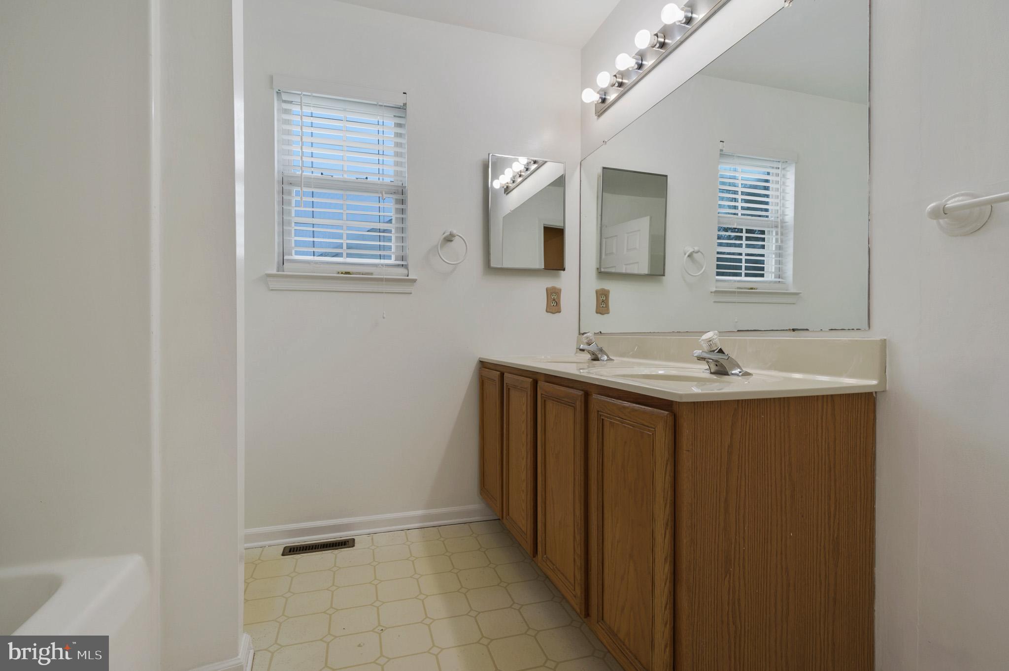 BUTTONWOODS - Residential