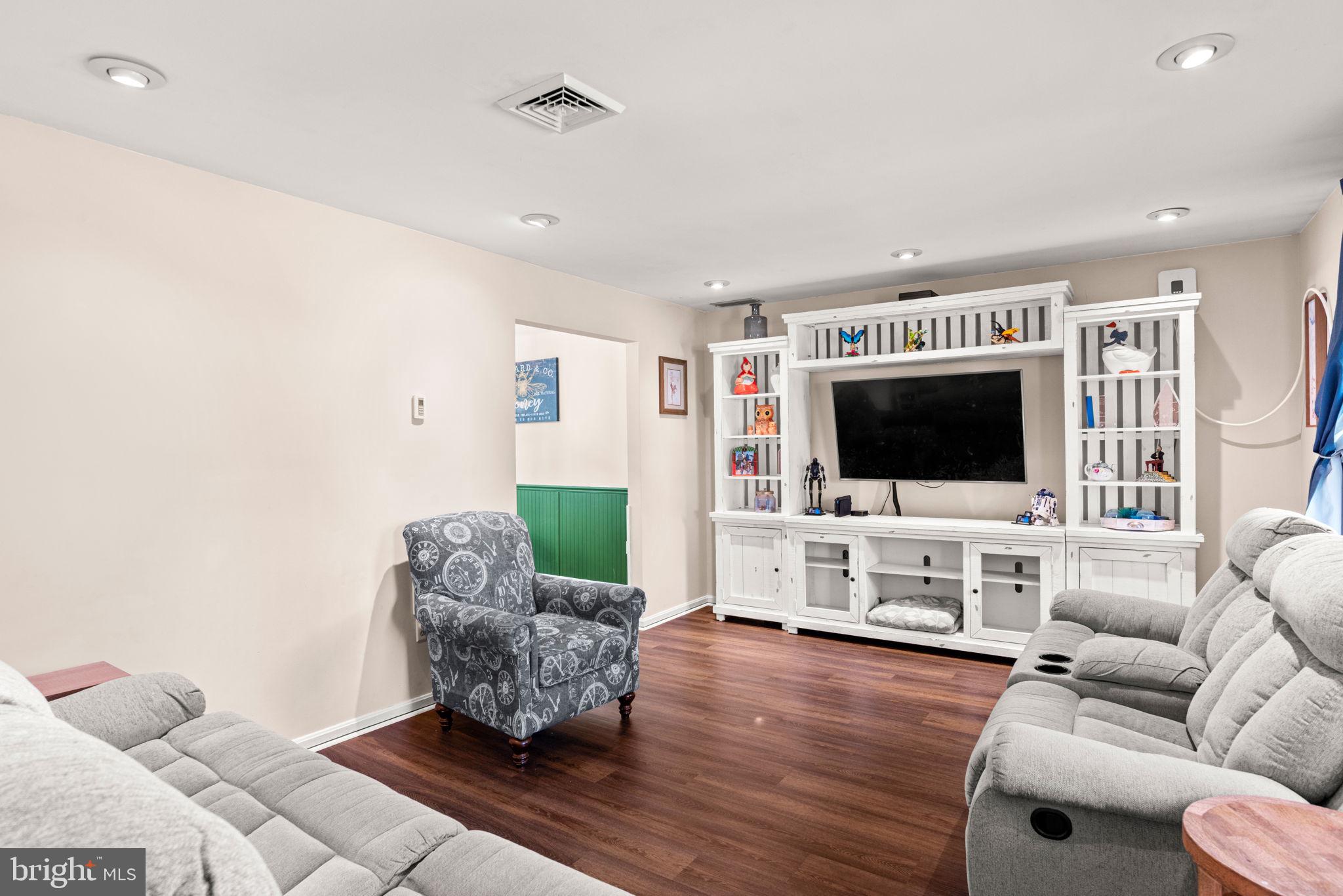 206 CUMBERLAND DRIVE