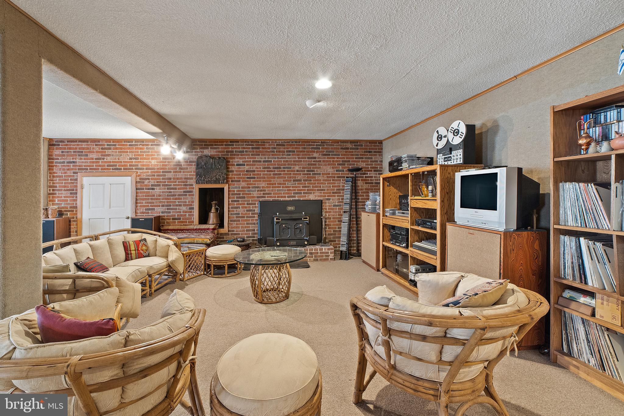 IVAKOTA FARM - Residential