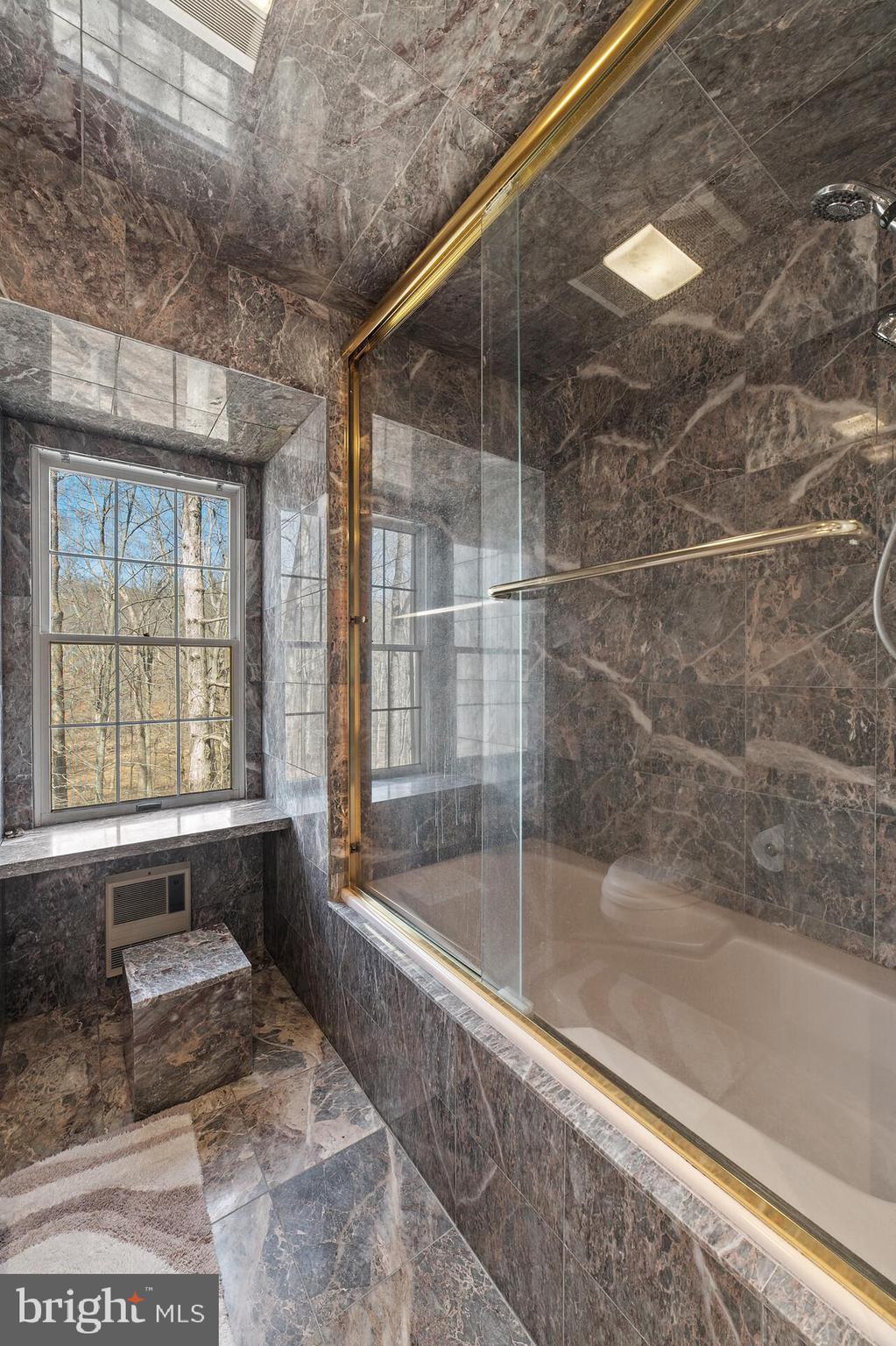 IVAKOTA FARM - Residential