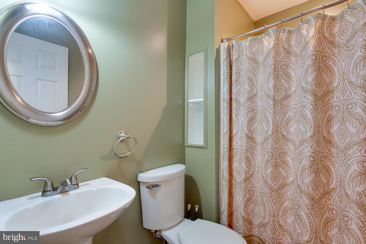 HEARDS ESTATES - Residential Lease