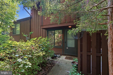 Townhouse For Rent - 3103 Babashaw Court<br/> FAIRFAX, VA 22031