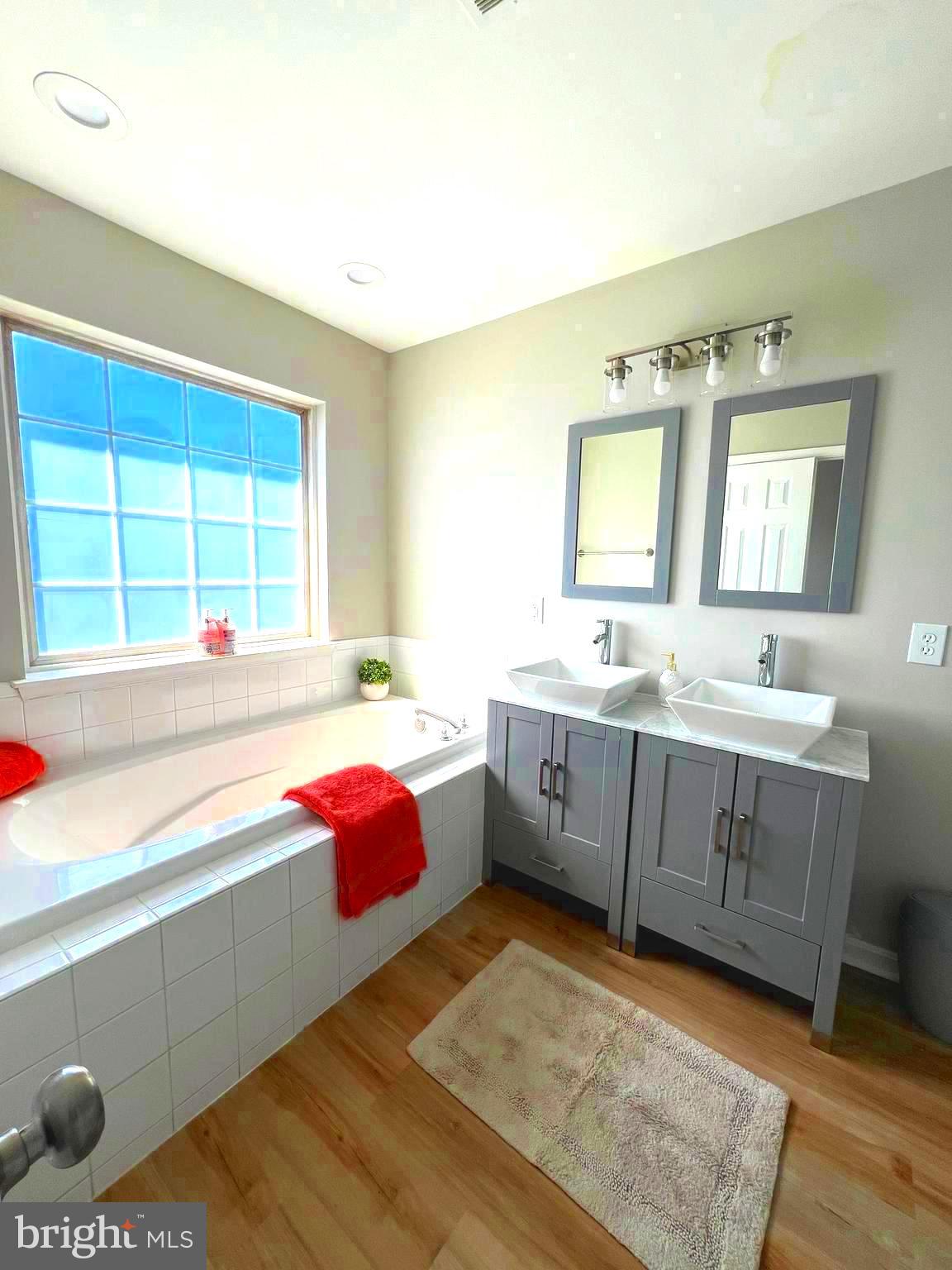 SUMMIT CREEK - Residential