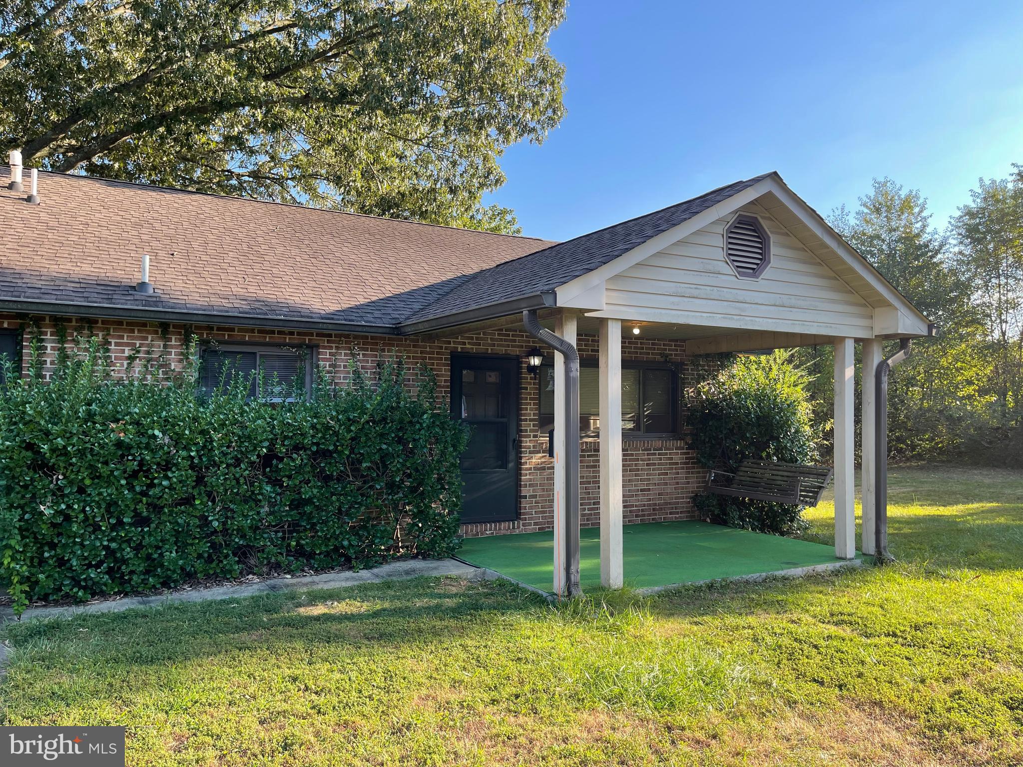 SOUTH HAMPTON SUB - Residential Lease