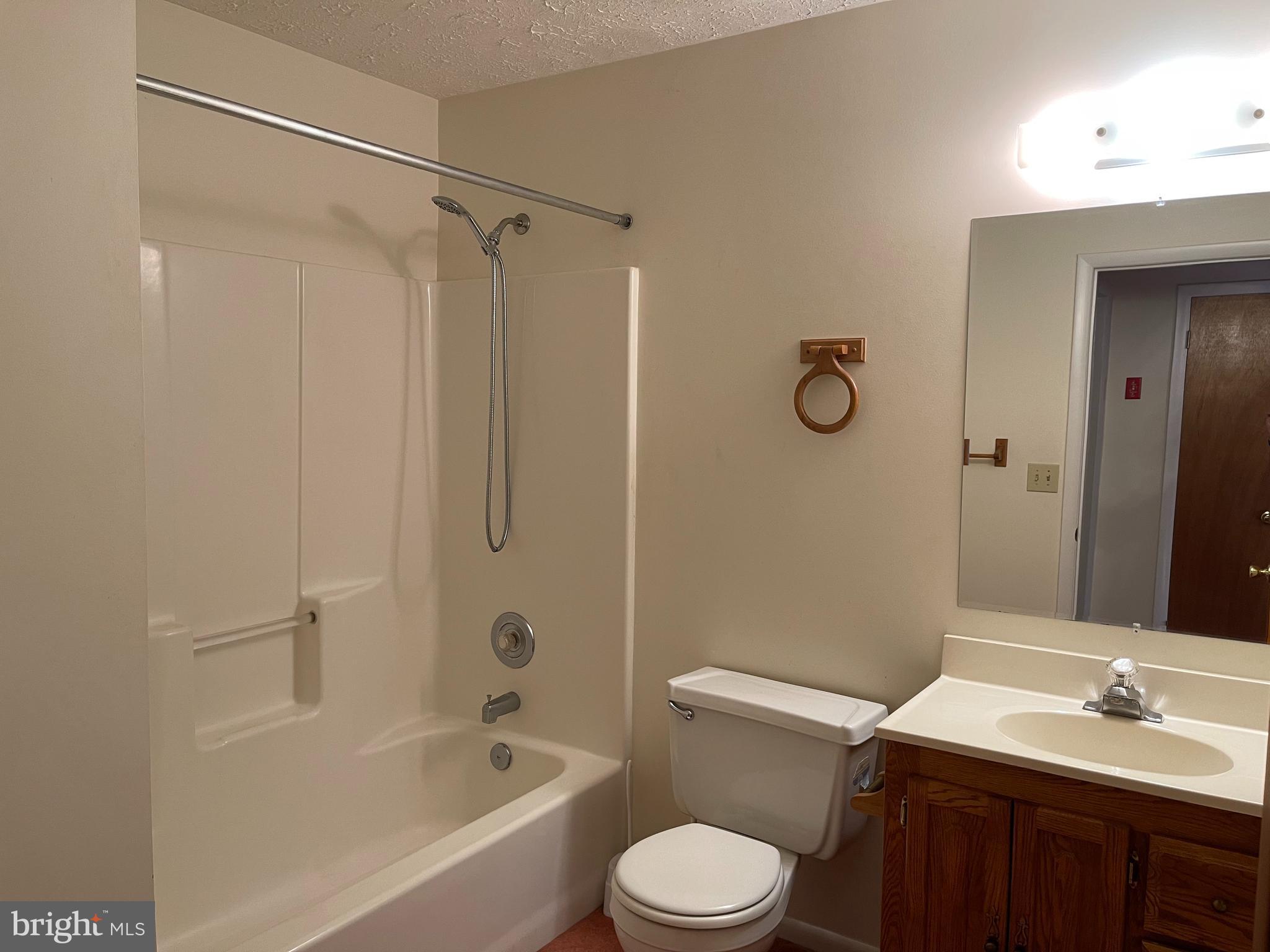 SOUTH HAMPTON SUB - Residential Lease