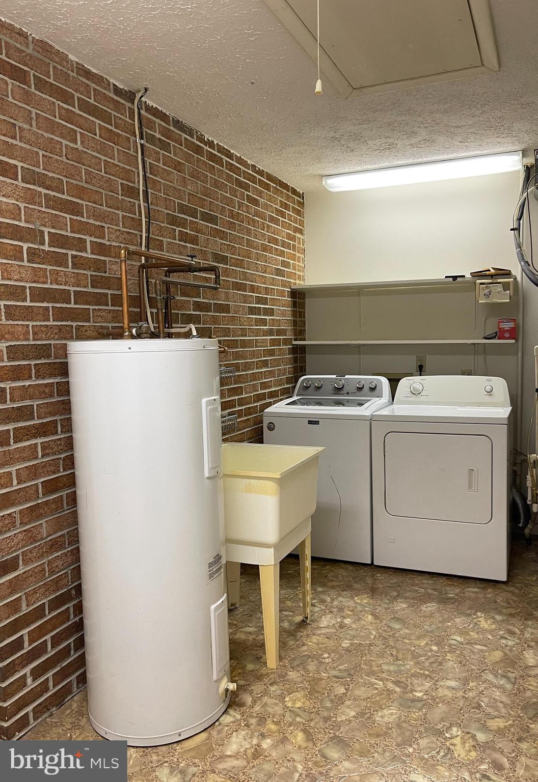 SOUTH HAMPTON SUB - Residential Lease