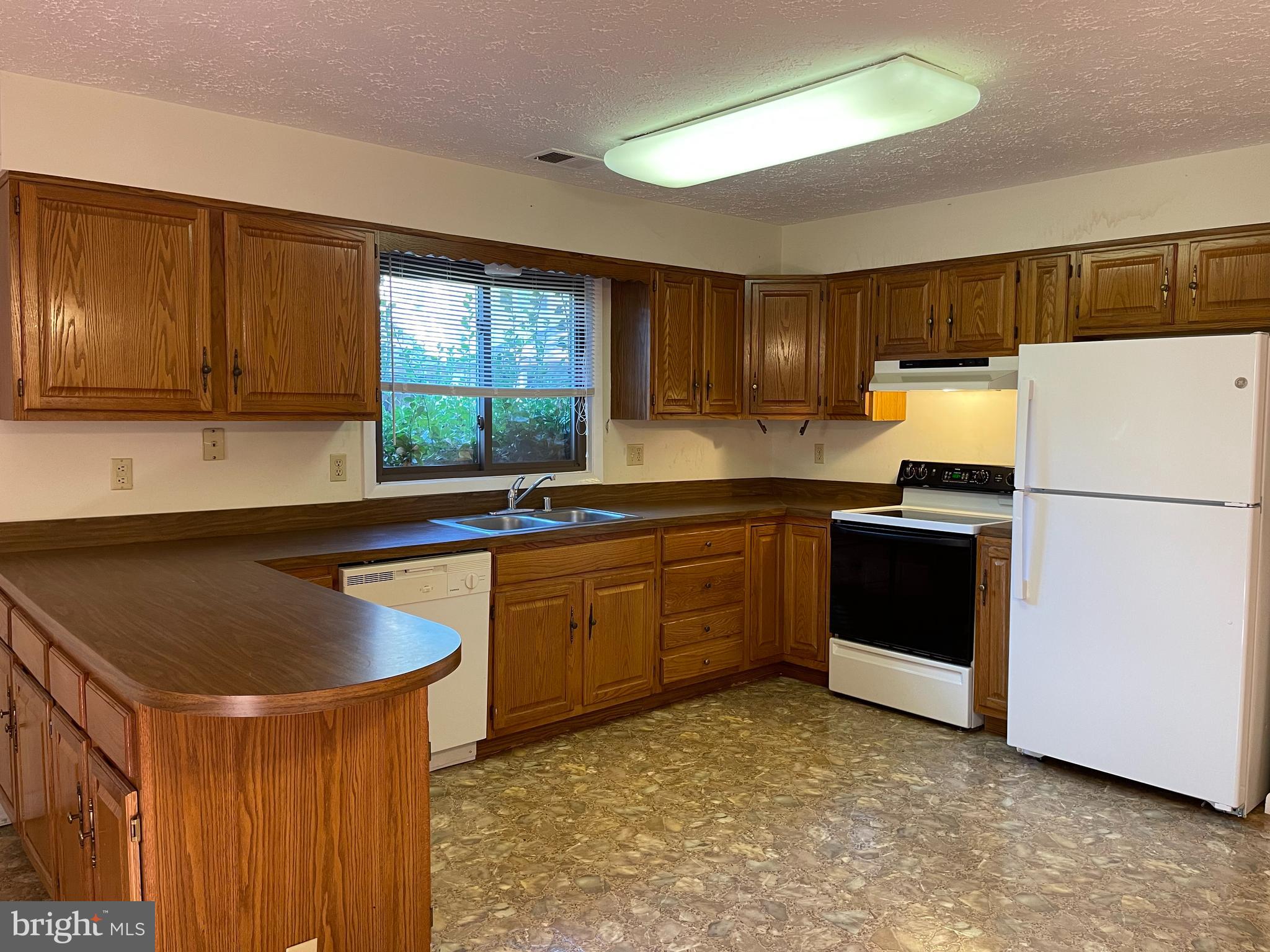 SOUTH HAMPTON SUB - Residential Lease