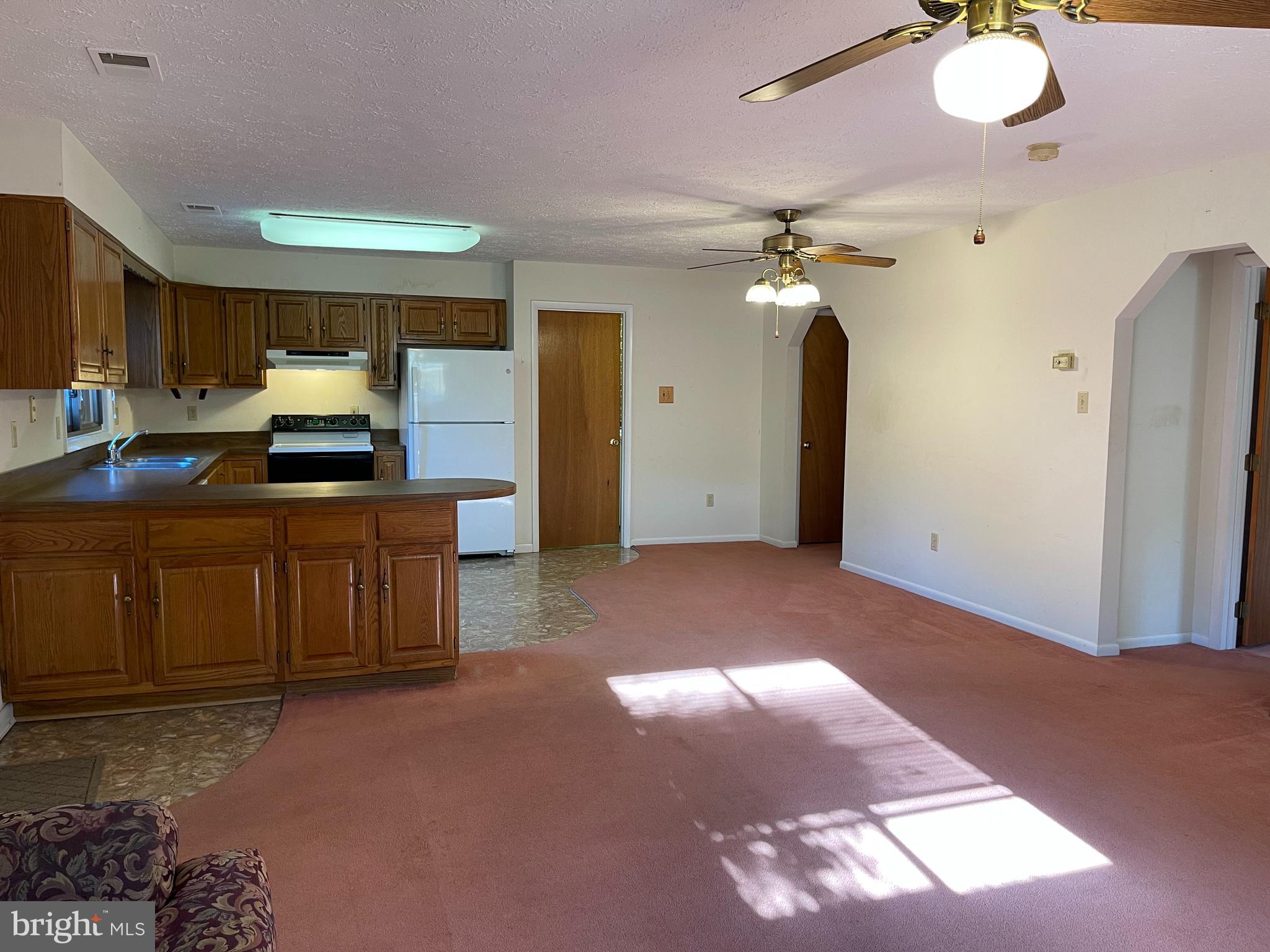 SOUTH HAMPTON SUB - Residential Lease