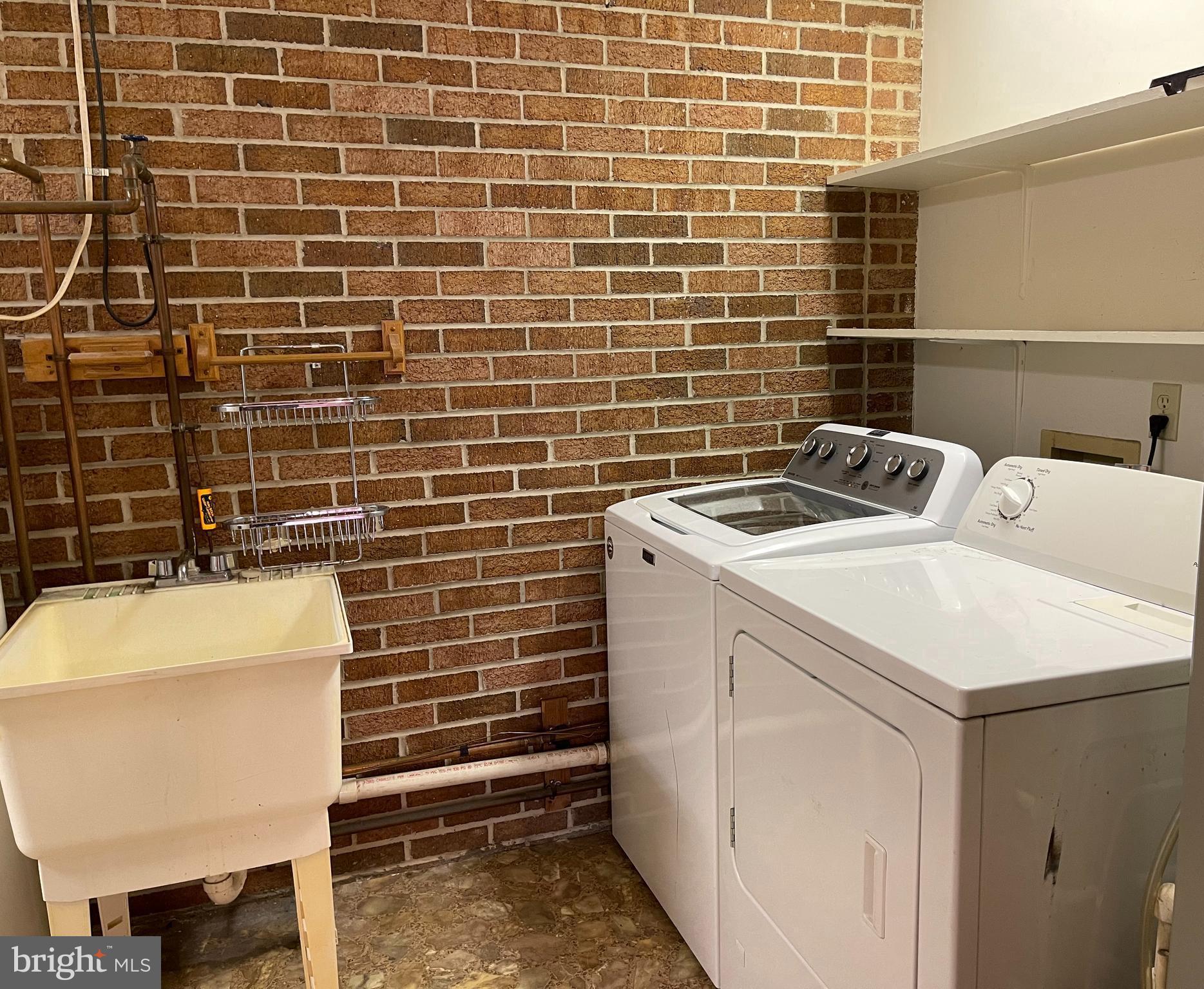 SOUTH HAMPTON SUB - Residential Lease