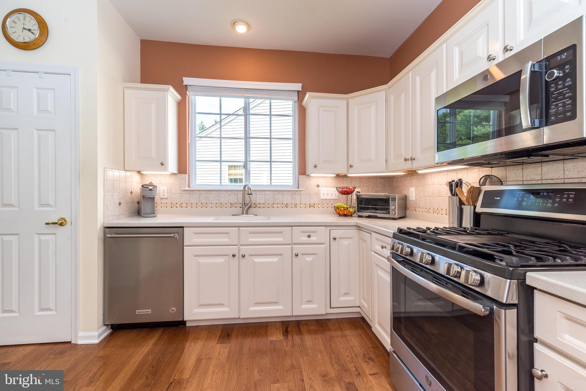 HERITAGE CR ESTS - Residential