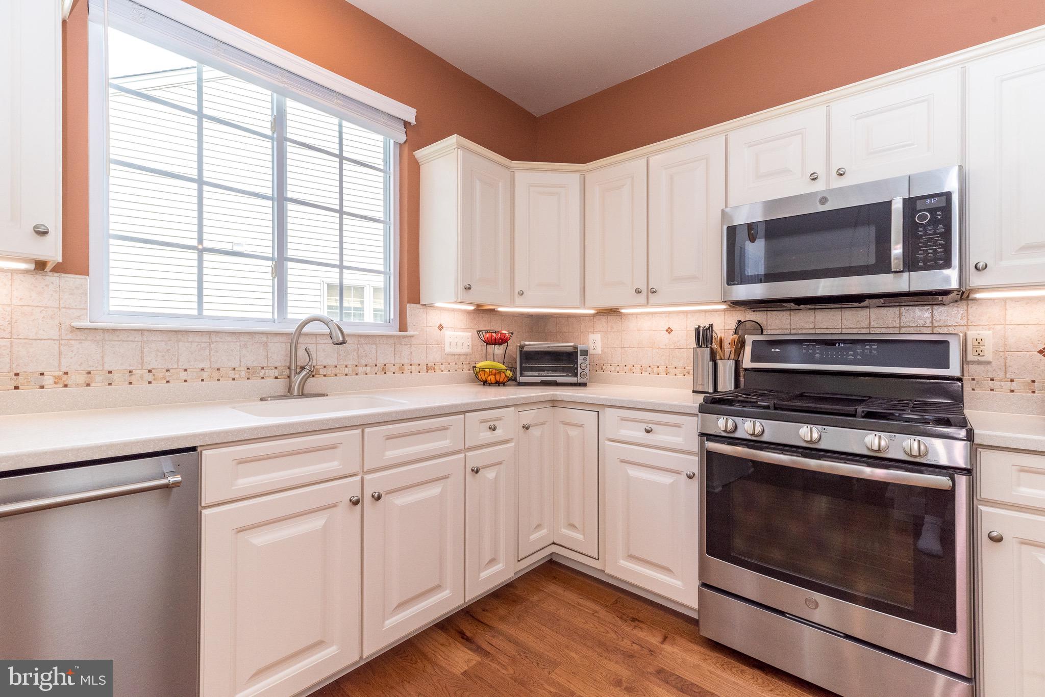 HERITAGE CR ESTS - Residential